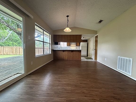 2nd image of 3902 Beaconsdale Dr