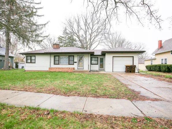 907 S 5th St, Oregon, IL 61061