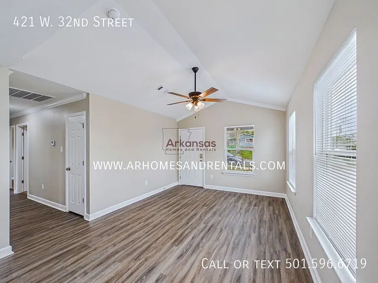 421 W 32nd St — Photo 2