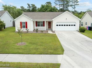 216 Red Carnation Dr, Holly Ridge, NC 28445