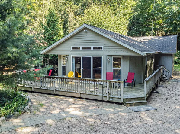 576 N Lighthouse Dr, Mears, MI 49436