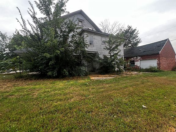 2nd image of 600 Main St