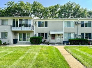5955 Alan Dr APT 60, Brighton, MI