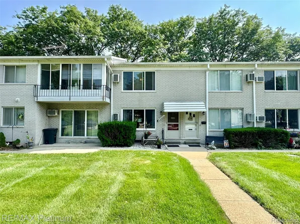 5955 Alan Dr APT 60, Brighton, MI 48116
