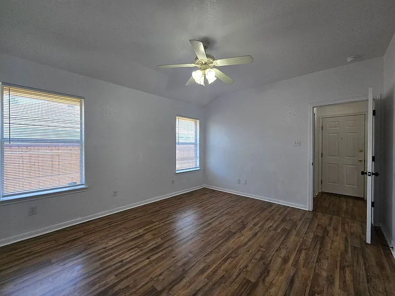 5905 Lolly Loop — Photo 11