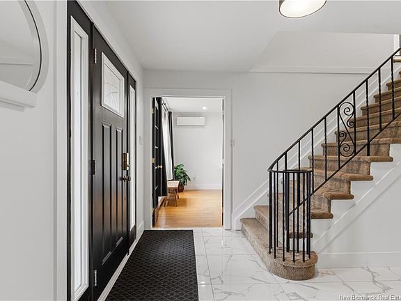 5th image of 259 Gaspe St