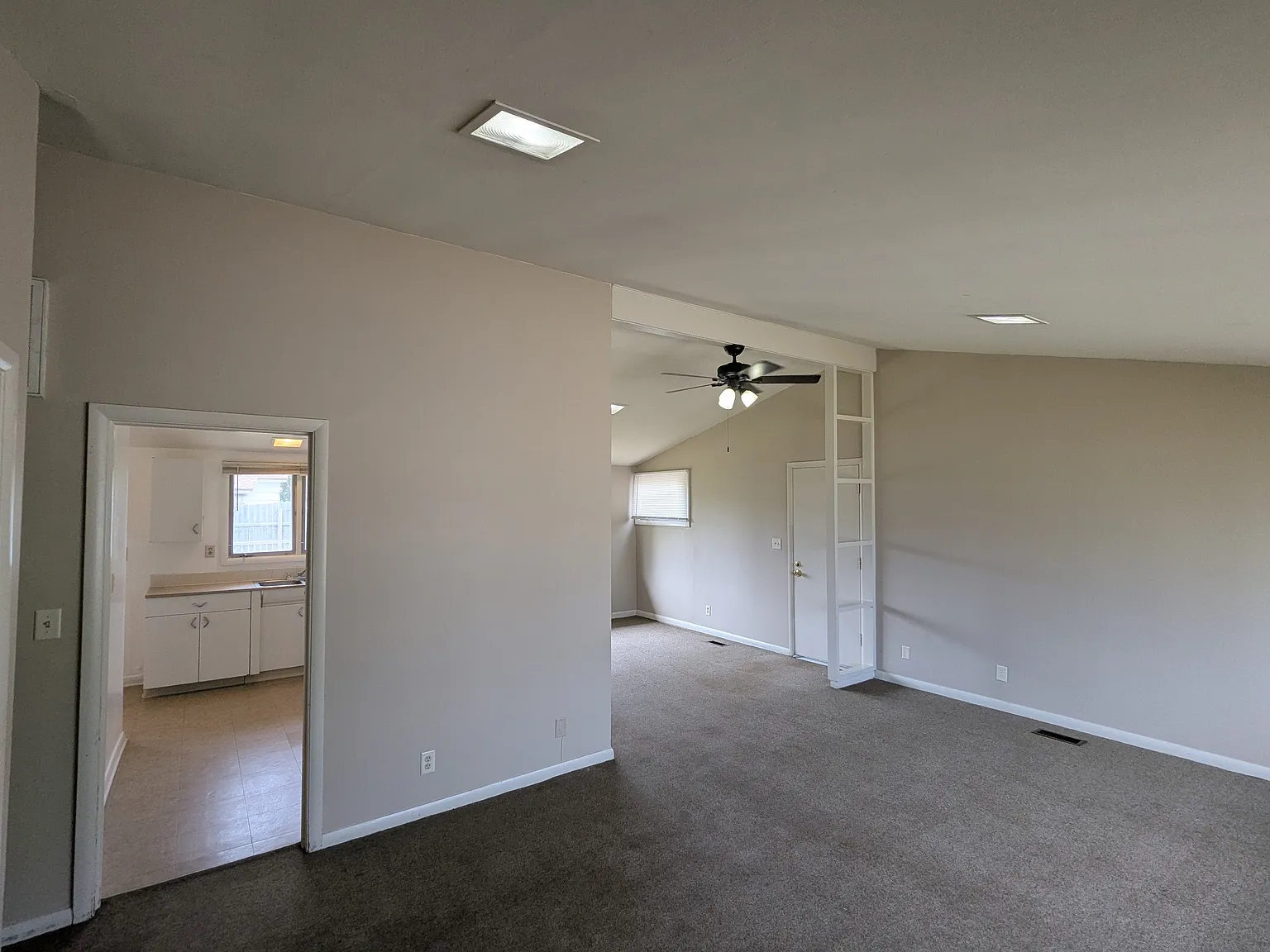 3 bed, 1144 sqft, $1,100 — Photo 2