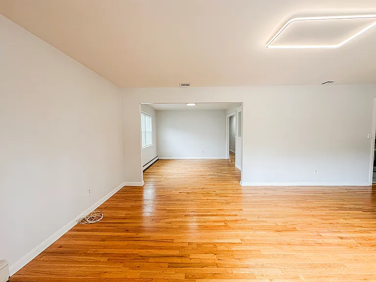 217 Rockland Ave — Photo 6