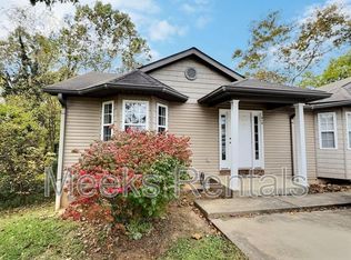 415 Mill Rd, Hurricane, WV 25526