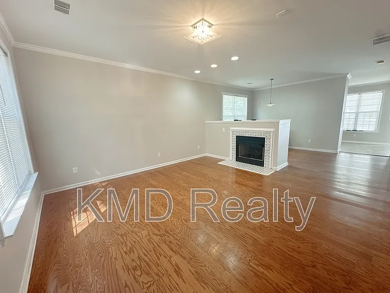 7629 Abigail Glen Dr — Photo 8