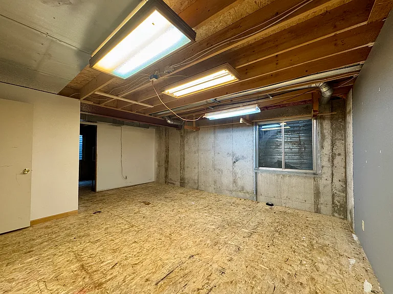 2404 S Holman Cir — Photo 26