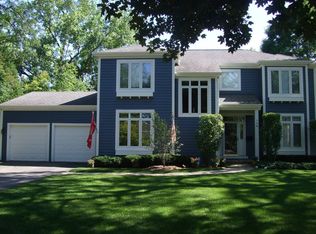 708 Apple Tree Ln, Glencoe, IL 60022