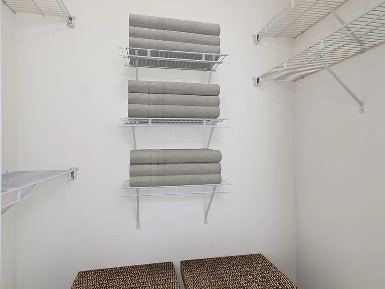 Modern Collection Walk-In Closet