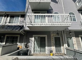 43 Country Dr E #A, Staten Island, NY 10314