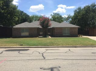 6521 Greenway Rd, Fort Worth, TX 76116