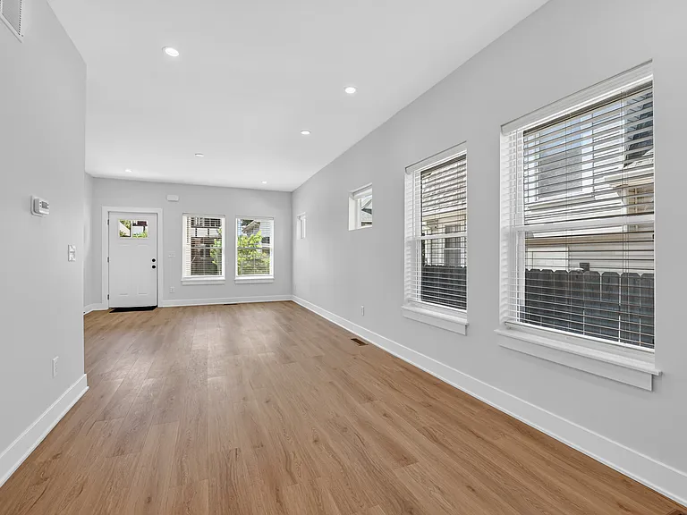 2439 Guilford Ave — Photo 11
