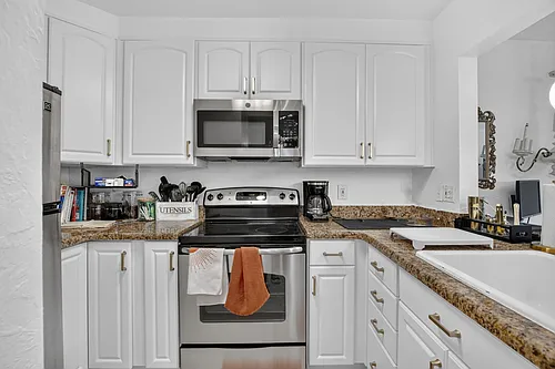 900 River Reach Dr Photo 1