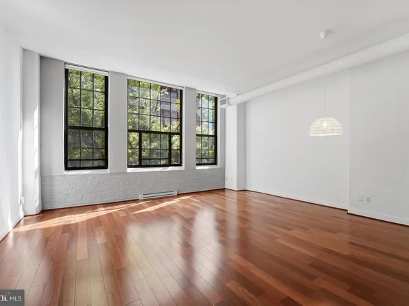 2429 Locust St APT 211, Philadelphia, PA 19103