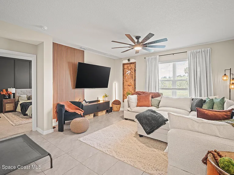 1148 Casey Ave — Photo 11