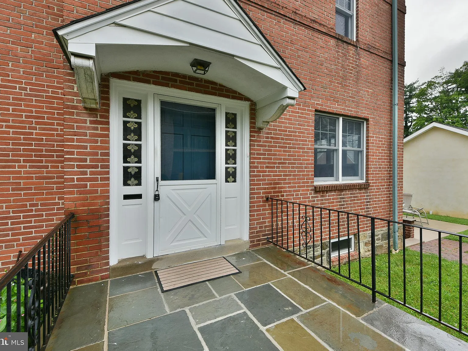 3 bed, 1.5 bath, 1562 sqft, $2,950 — Photo 3
