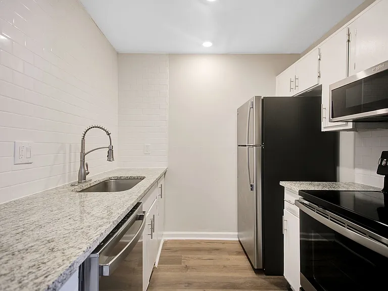 629 E Church St — Photo 13