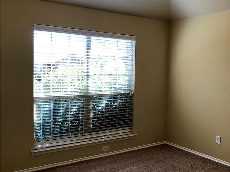 1104 Kaufman Rd — Photo 3
