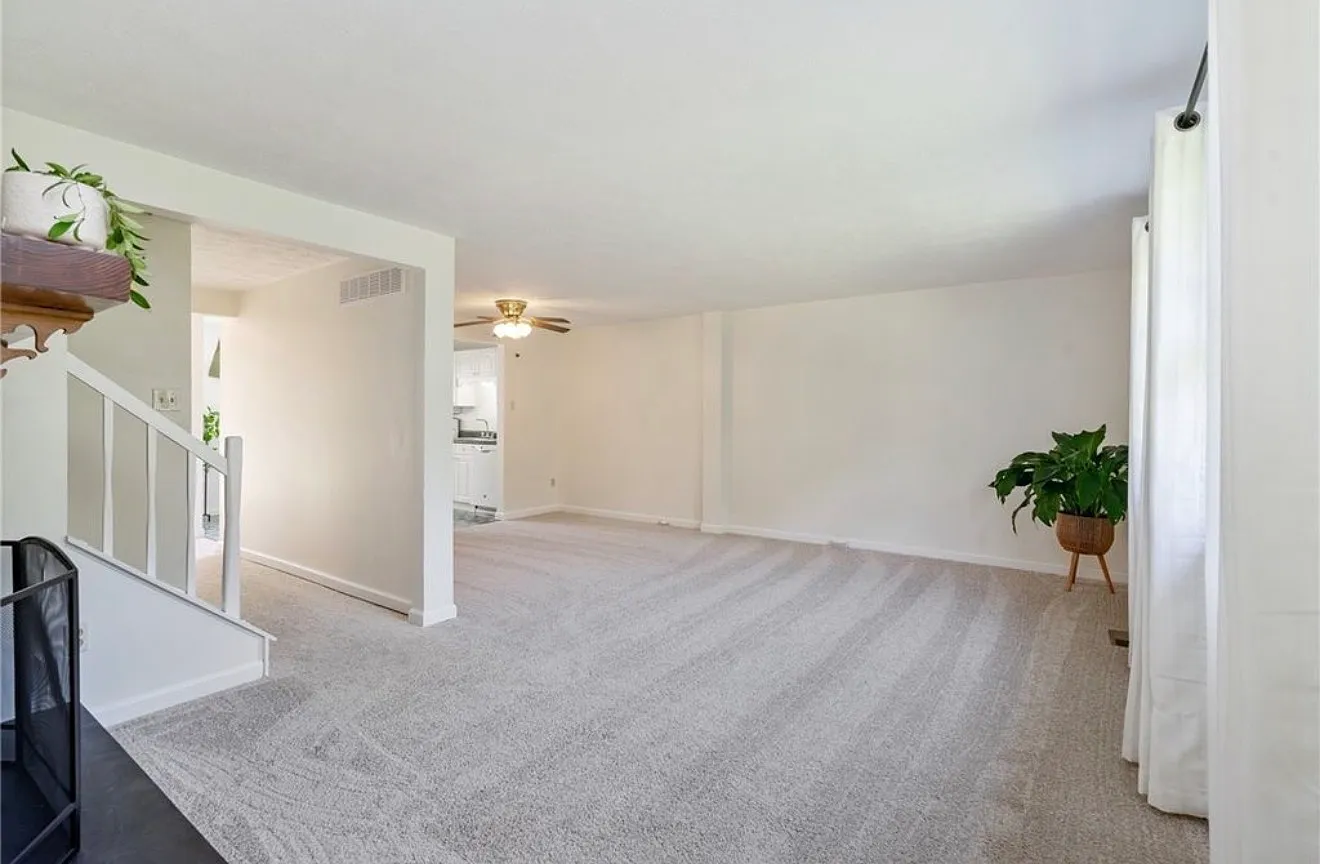 3 bed, 1324 sqft, $1,950 — Photo 1