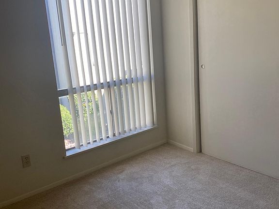 4th image of 1601 Pennsylvania St NE #12