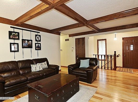 4th image of 1239 Canterbury Ln