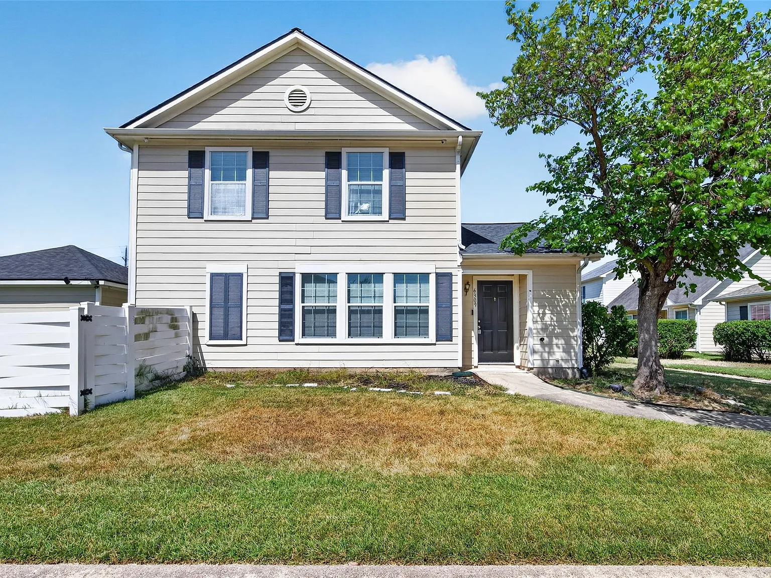 4 bed, 2.5 bath, 1637 sqft, $1,800 — Photo 4