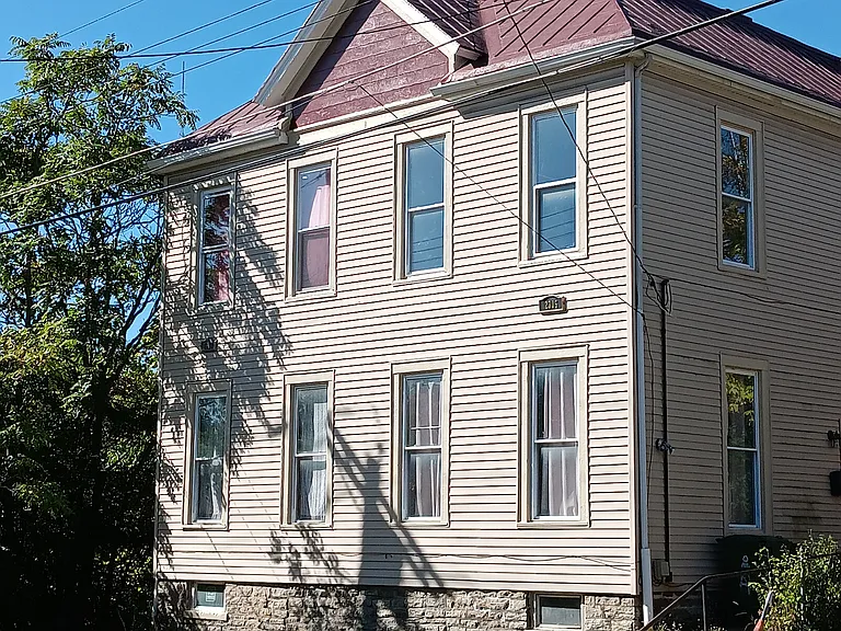 2305 Kenton St — Photo 3