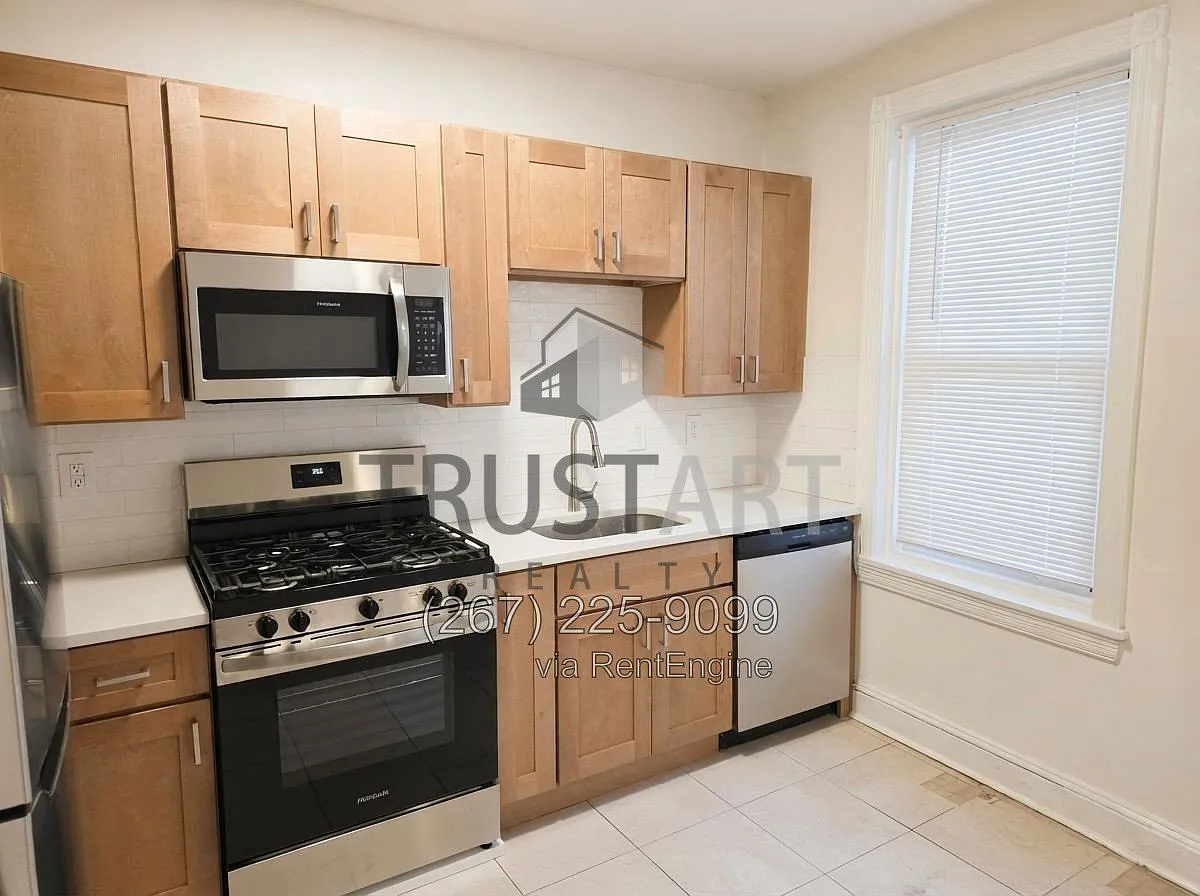 2 bed, 1.0 bath, $1,400 — Photo 2