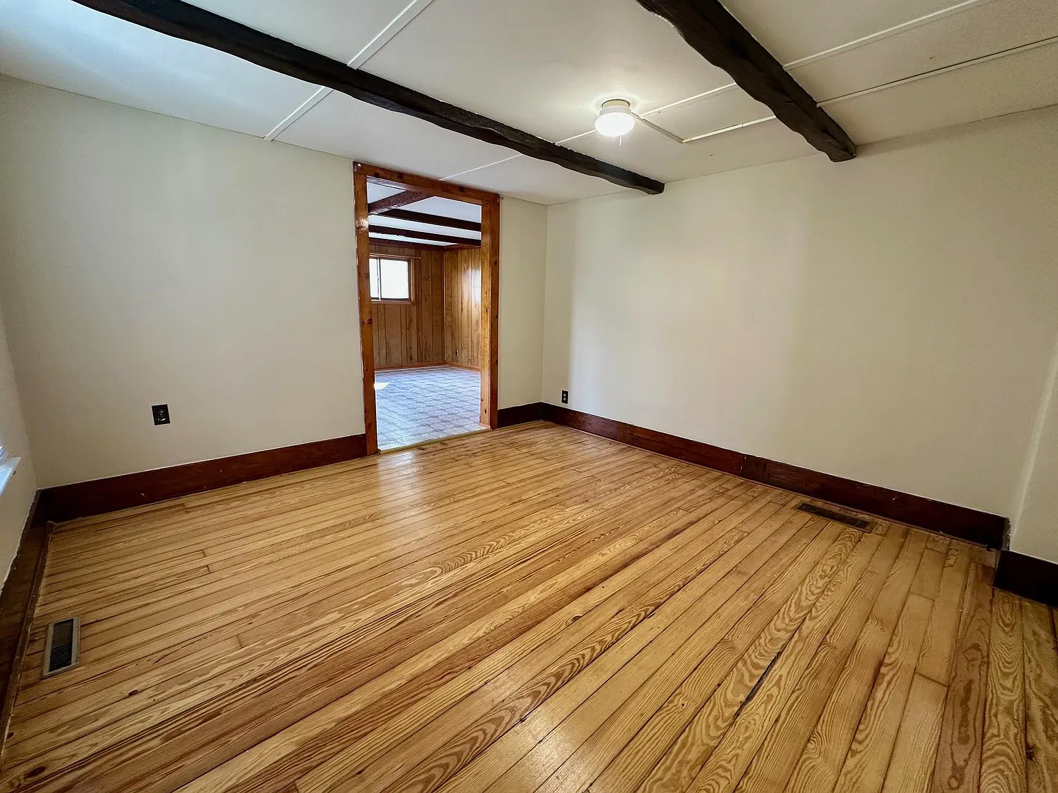 3 bed, 1.0 bath, 1118 sqft, $2,500 — Photo 3