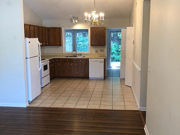3rd image of 2106 Tiffany Dr