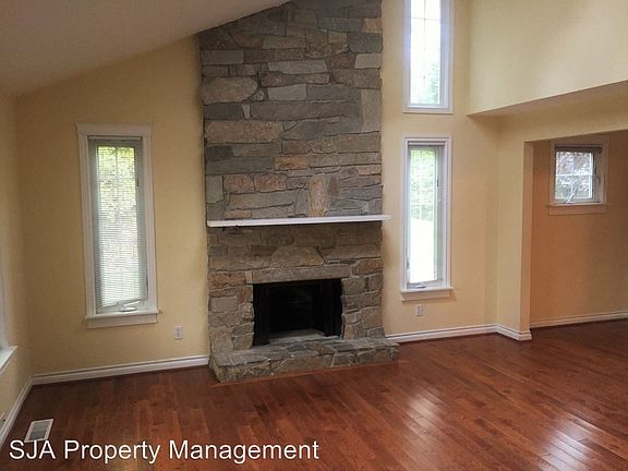 2nd image of 518 123rd Ave NE