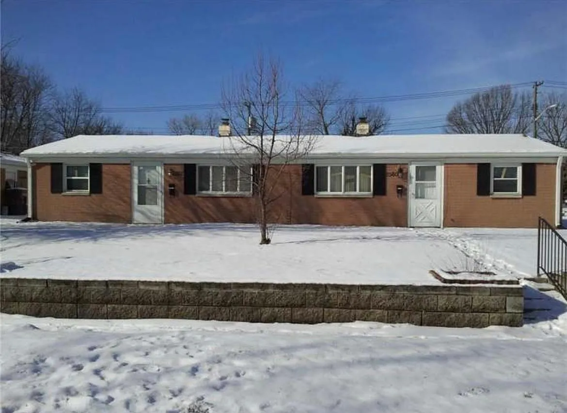 2552 Schofield Ave photo 1