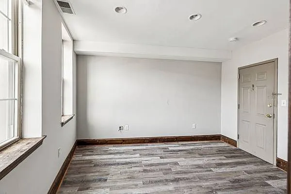 Studio, $790 — Photo 4