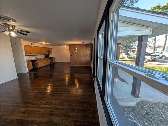 5th image of 209 Cedar St