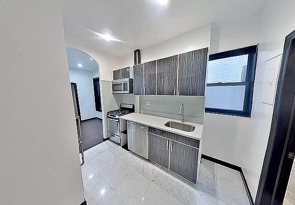 2nd image of 1450 1st Ave #5