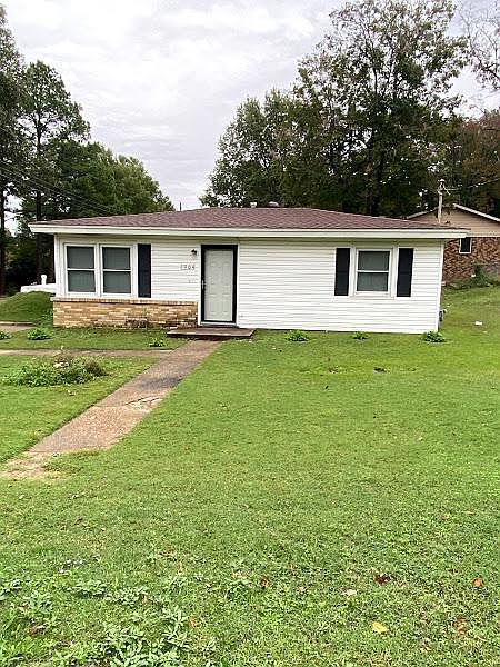 1st image of 1004 Oakdale St