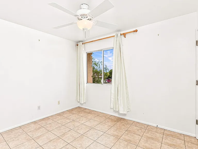 2426 W Silverbell Tree Dr — Photo 7