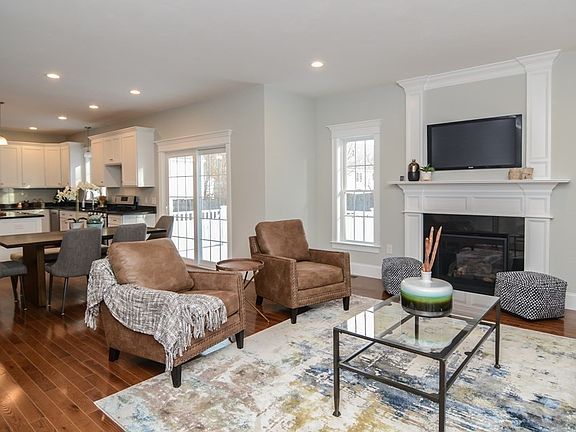 4th image of 51 Purinton St