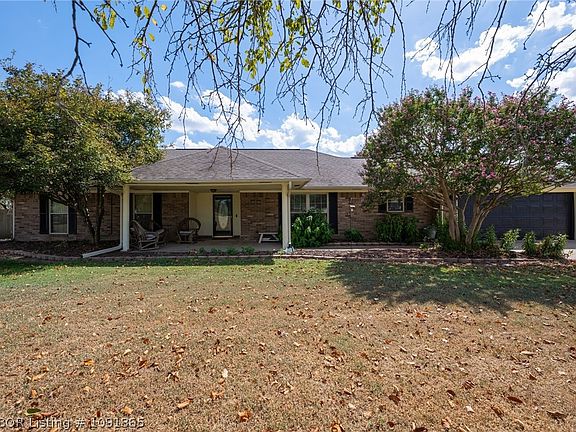 2nd image of 403 Fine Ranch Dr