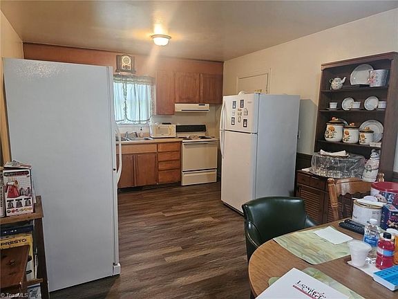 2nd image of 711 Abington Dr