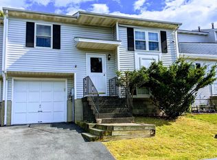 18 Hawthorn Ct, Fishkill, NY 12524
