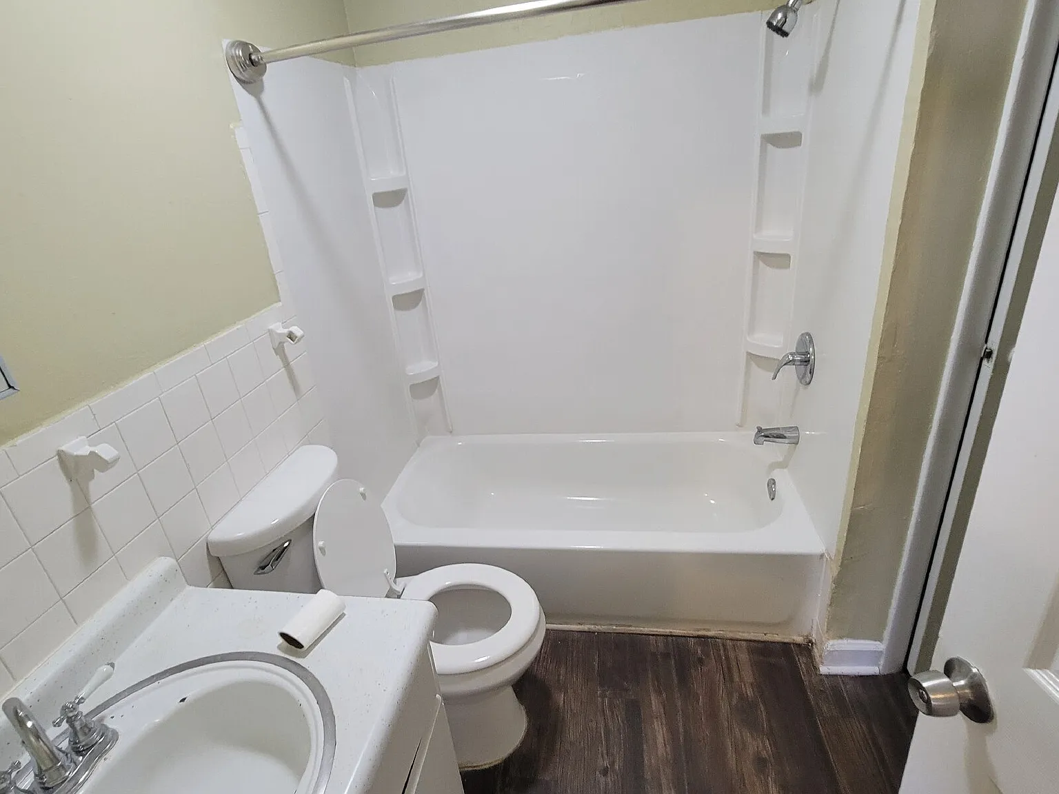 2 bed, 1.0 bath, $900 — Photo 4