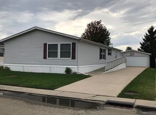 837 S 10th St, Dekalb, IL 60115