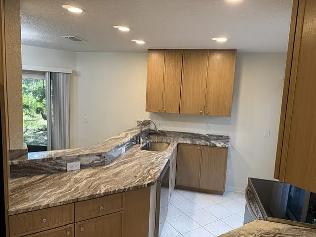 2 bed, 1201 sqft, $2,100 — Photo 4