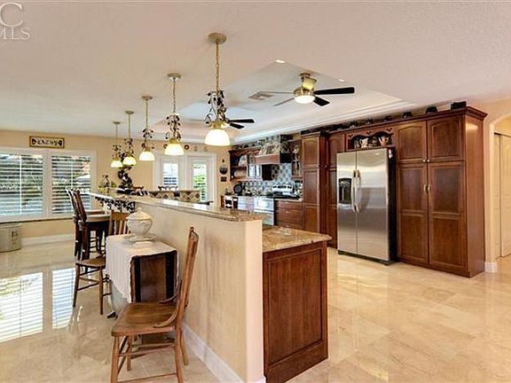 5th image of 5948 SW 1st Ave