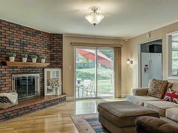 4th image of 206 Wildbrier Dr